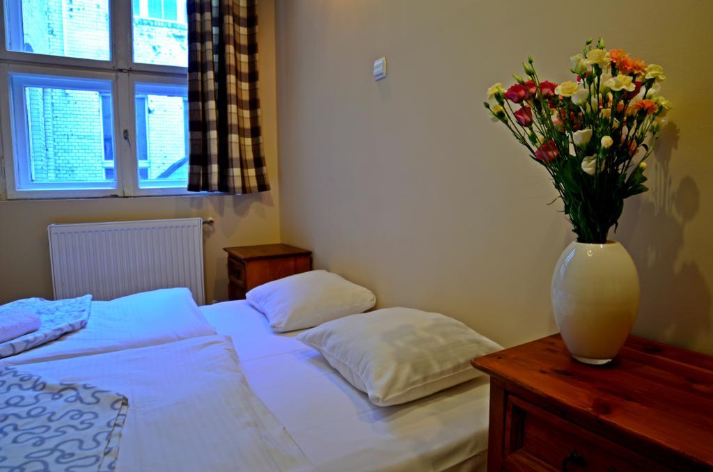 Hostel The One *